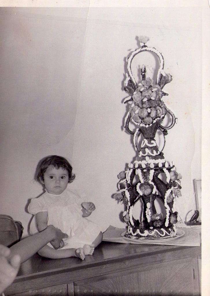 GHISLAINE et LA PIECE MONTEE QU AVAIT FAIT MON GRAND PERE JUAN SERRA ET GISLAINE GIMENEZ.jpg